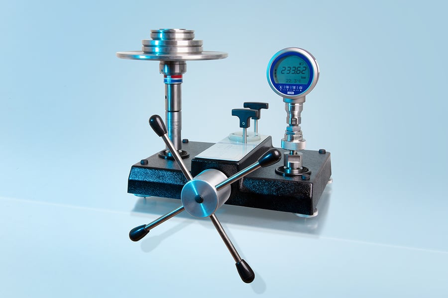 What are the 5 Factors When Choosing a Deadweight Tester?